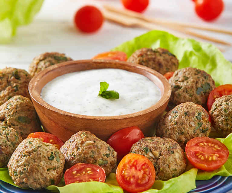Albóndigas Griegas con tzatziki low carb Albóndigas Griegas con tzatziki low carb