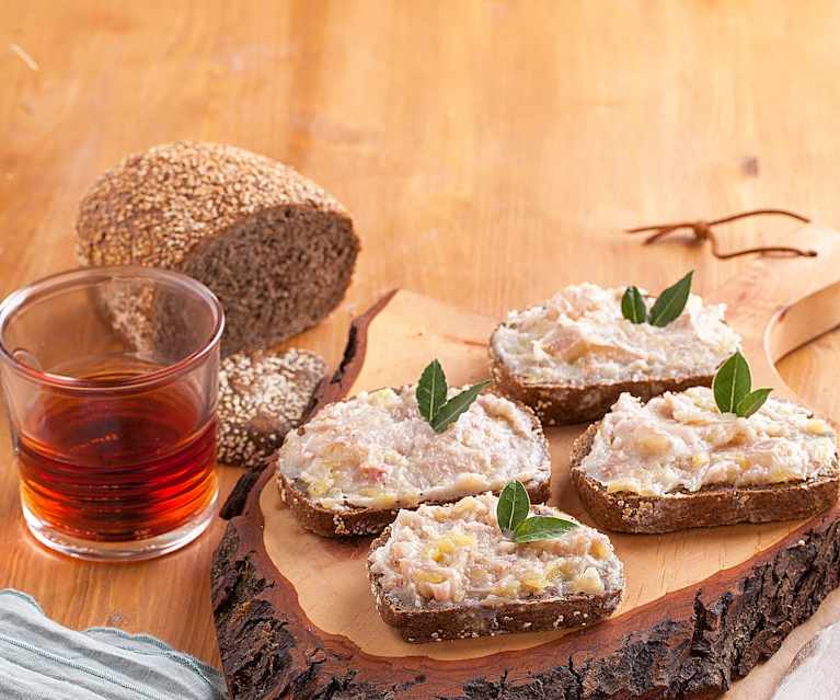Crostini integrali con lardo, mele e pancetta Crostini integrali con lardo, mele e pancetta
