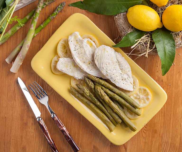 Pollo al limone con asparagi verdi Pollo al limone con asparagi verdi