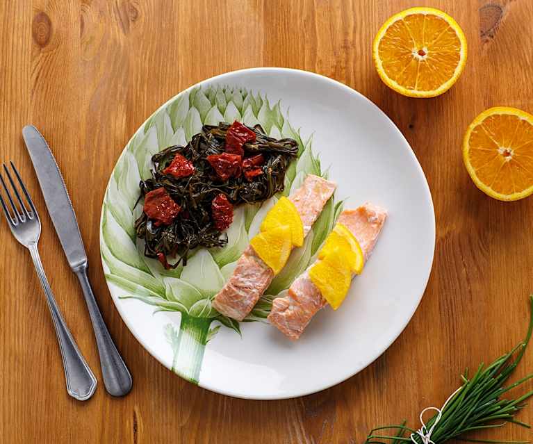 Salmone all'arancia con agretti Salmone all'arancia con agretti