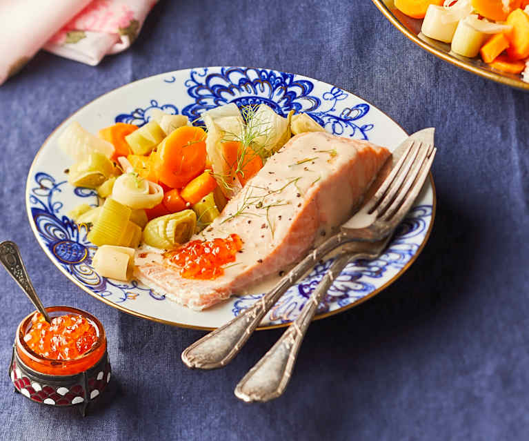 Saumon au caviar rouge, sauce à la vodka Saumon au caviar rouge, sauce à la vodka