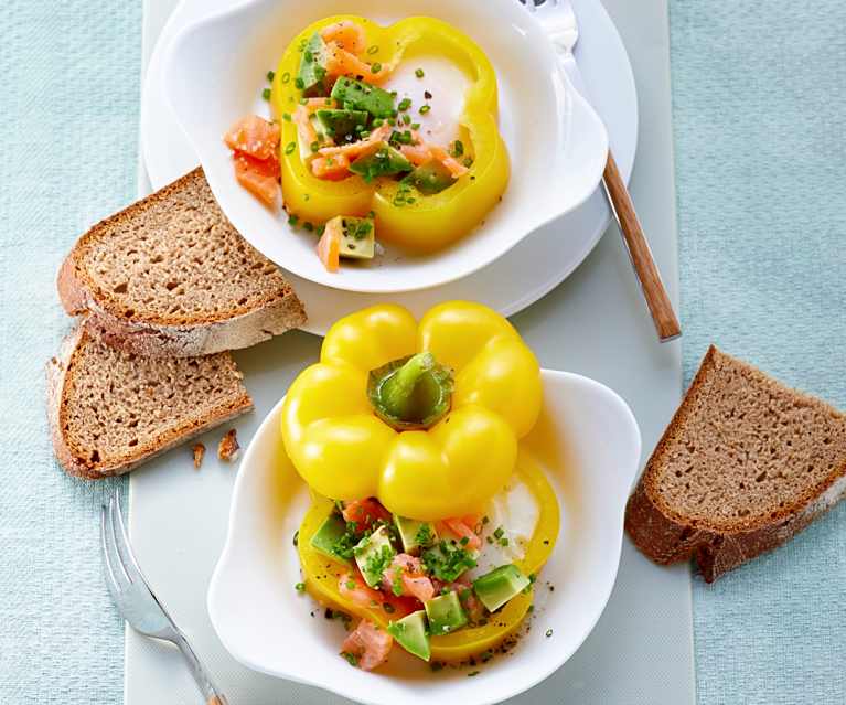 Frühstücksei mit Lachs und Avocado Frühstücksei mit Lachs und Avocado