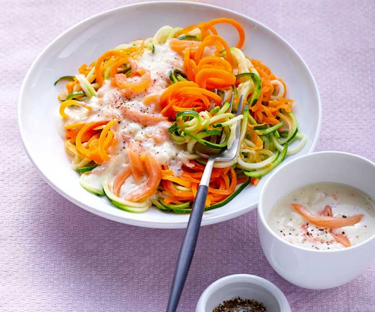 Gemüsenudeln mit Lachssauce Gemüsenudeln mit Lachssauce