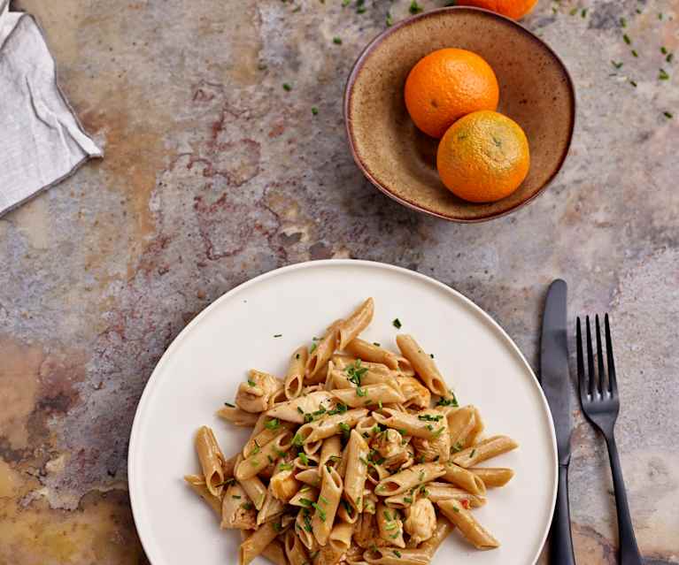 Penne integral com frango e molho de laranja Penne integral com frango e molho de laranja