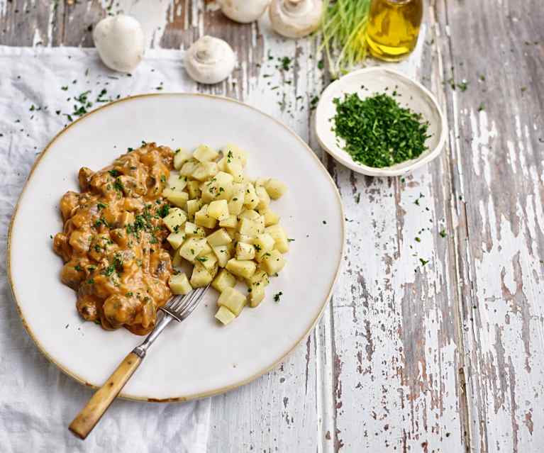 Strogonoff de cogumelos com batata-doce Strogonoff de cogumelos com batata-doce