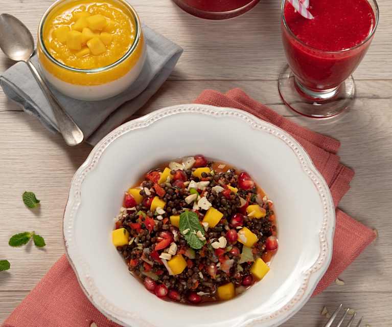 Menü: Geeister Himbeerdrink, fruchtiger Linsensalat & Kokospudding Menü: Geeister Himbeerdrink, fruchtiger Linsensalat & Kokospudding