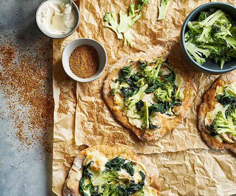 Piza de alho assado com brócolos e mozarela Piza de alho assado com brócolos e mozarela