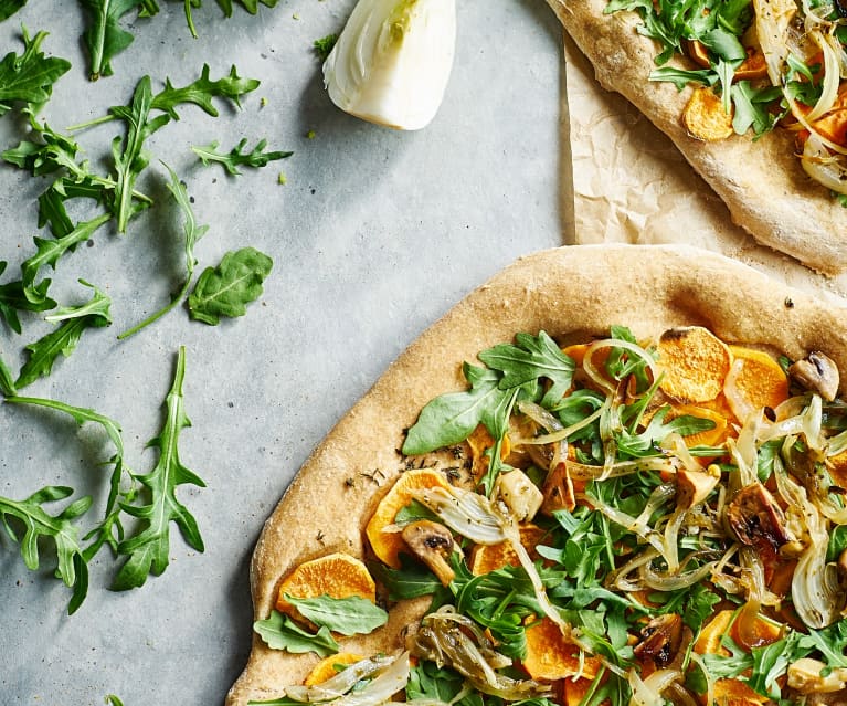 Pizas de batata-doce e legumes assados Pizas de batata-doce e legumes assados