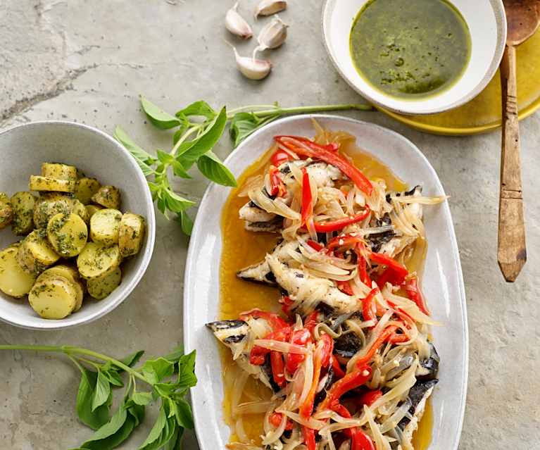 Escabeche de peixe-espada com batatinha nova e molho de mostarda Escabeche de peixe-espada com batatinha nova e molho de mostarda