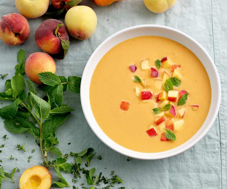 Sopa fria de tomate e pêssego Sopa fria de tomate e pêssego