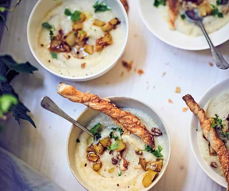 Velouté de céleri à la poire et aux noix Velouté de céleri à la poire et aux noix