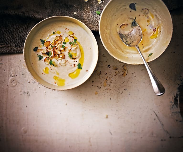 Velouté de céleri à la pomme et aux noisettes Velouté de céleri à la pomme et aux noisettes
