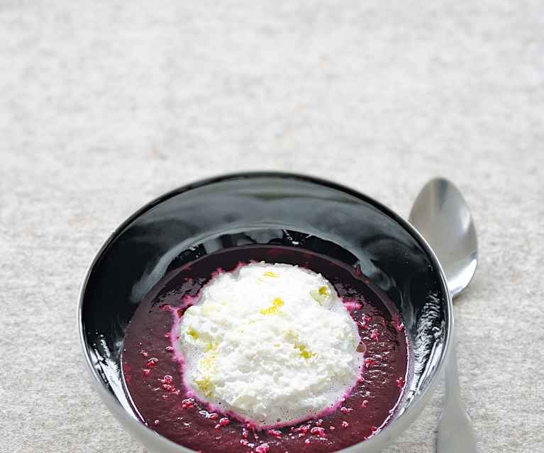 Velouté de betteraves à la mousse de raifort Velouté de betteraves à la mousse de raifort