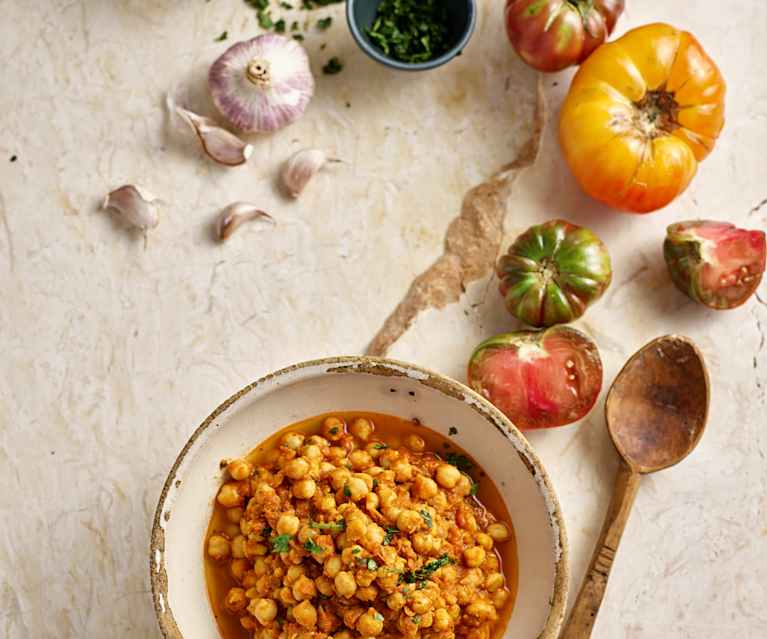 Guisado de grão com tomate e especiarias Guisado de grão com tomate e especiarias