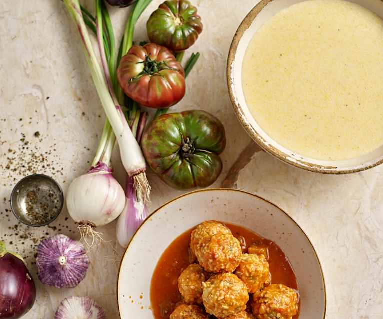 Almôndegas de frango com polenta Almôndegas de frango com polenta