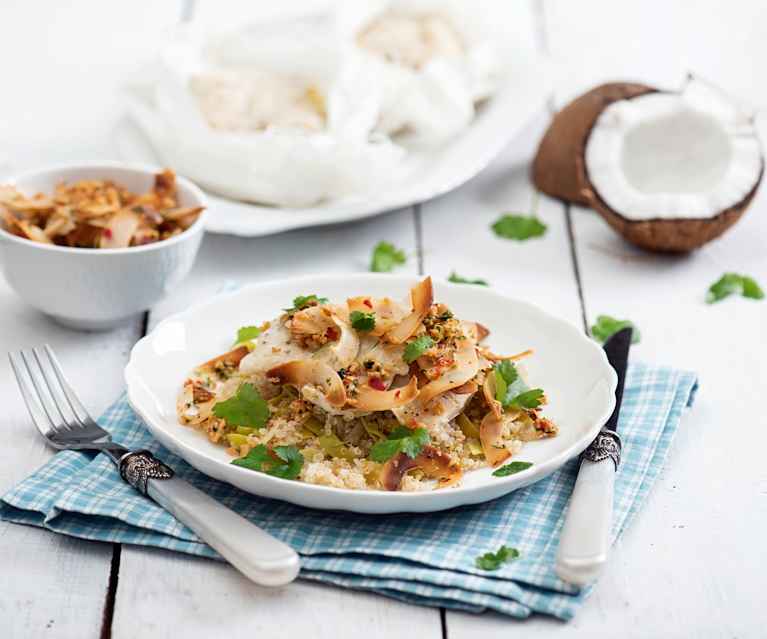Ryba w papilotach ze świeżym kokosem, quinoa i porem Ryba w papilotach ze świeżym kokosem, quinoa i porem