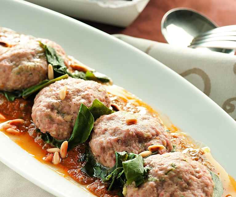 Filetes rusos con acelgas y tomate Filetes rusos con acelgas y tomate