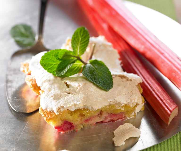 Rhabarberkuchen mit Baiserhaube Rhabarberkuchen mit Baiserhaube