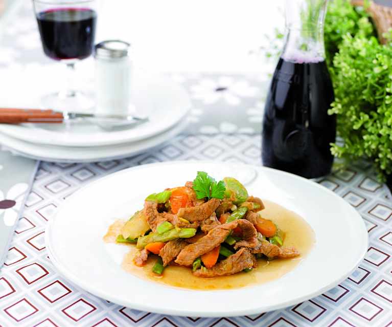 Tirinhas de porco salteadas com legumes Tirinhas de porco salteadas com legumes
