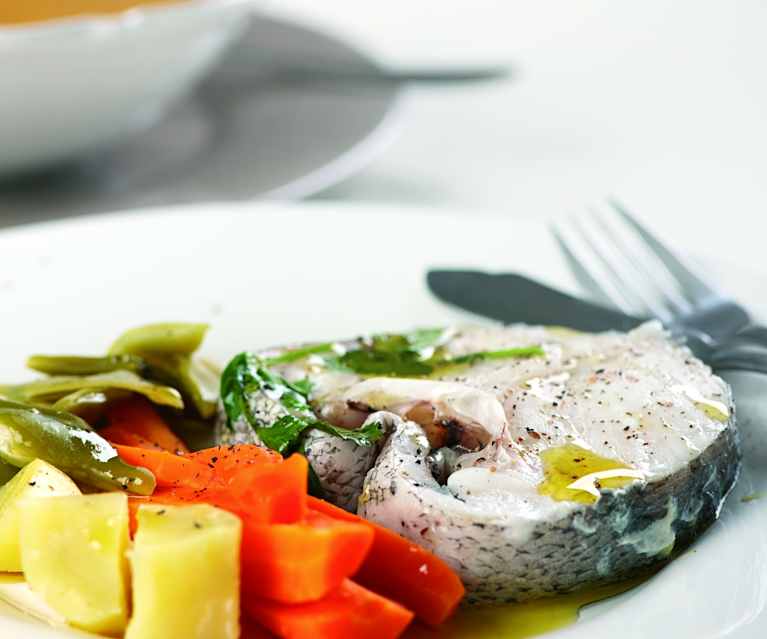 Peixe ao vapor com legumes e sopa Peixe ao vapor com legumes e sopa