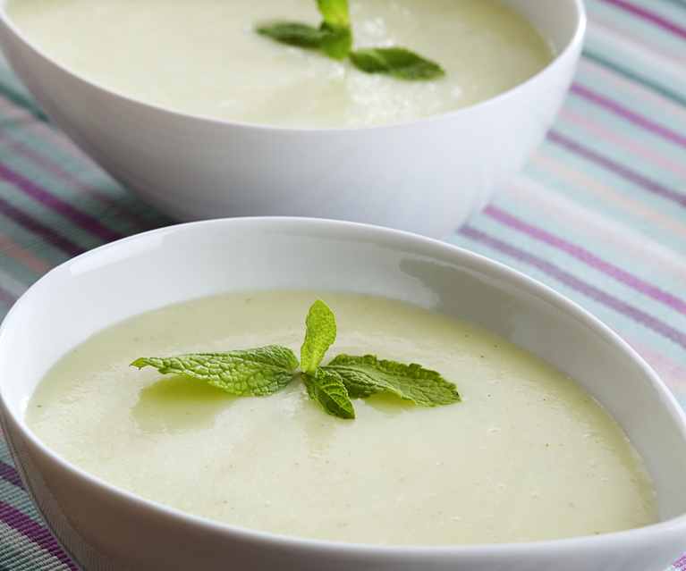 Crema fría de melón y manzana al aroma de limón y menta Crema fría de melón y manzana al aroma de limón y menta