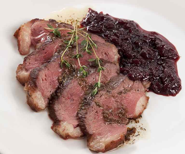 Magret de pato con salsa de cerezas Magret de pato con salsa de cerezas