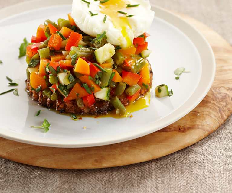 Œuf mollet sur sablé et son tartare aux légumes Œuf mollet sur sablé et son tartare aux légumes