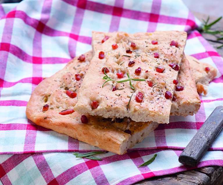 Focaccia z ziemniakami, boczkiem i rozmarynem Focaccia z ziemniakami, boczkiem i rozmarynem