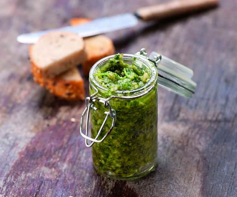 Pesto z orzechów włoskich i rukoli Pesto z orzechów włoskich i rukoli