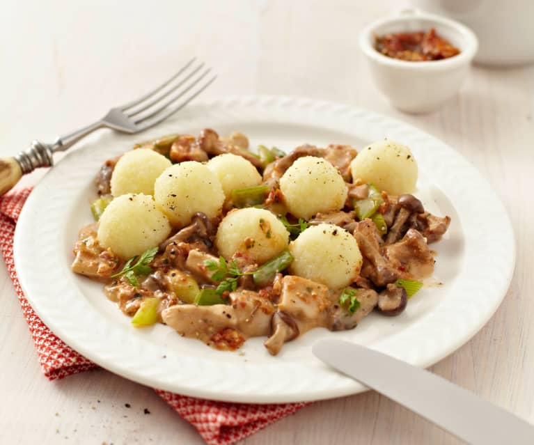 Pilzragout mit Tomatenpesto und Mini-Kartoffelklößen - Cookidoo® – das ...