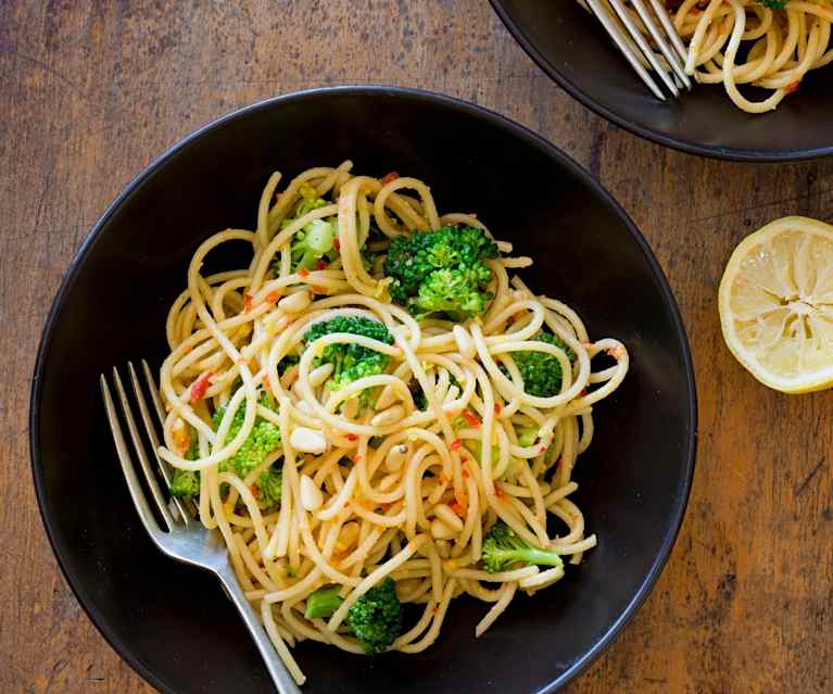 Broccoli, Chilli and Pine Nut Spaghetti Broccoli, Chilli and Pine Nut Spaghetti