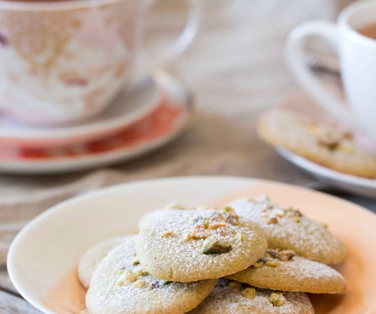 Chewy pistachio biscuits
