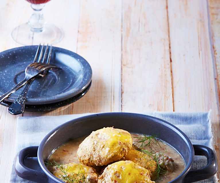Cheese-Filled Beef Patties with White Wine and Almond Sauce Cheese-Filled Beef Patties with White Wine and Almond Sauce