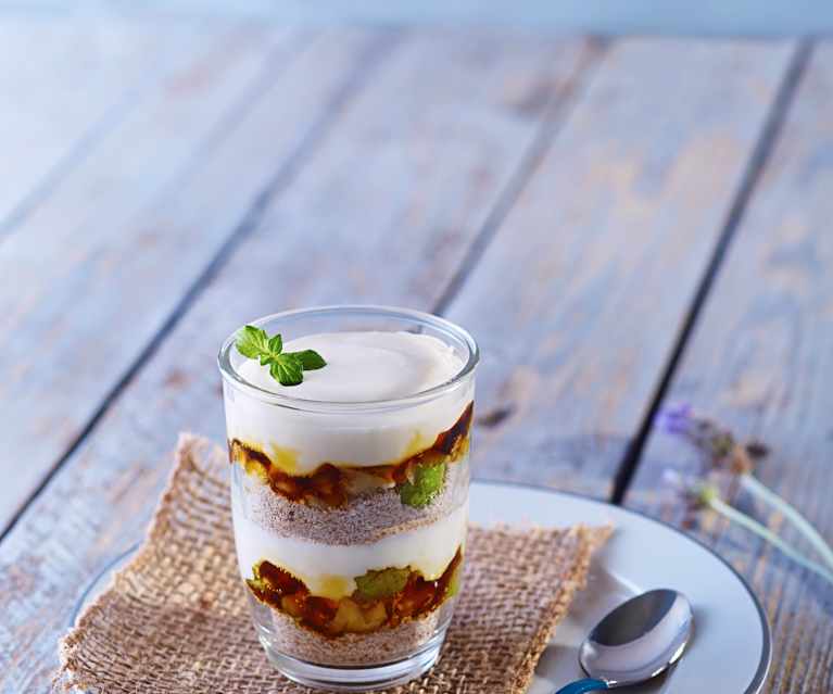 Vasitos de yogur con frutas y cereales Vasitos de yogur con frutas y cereales