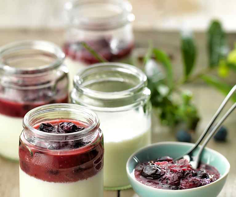 Yoghurt with Blueberry and Apple Compote Yoghurt with Blueberry and Apple Compote