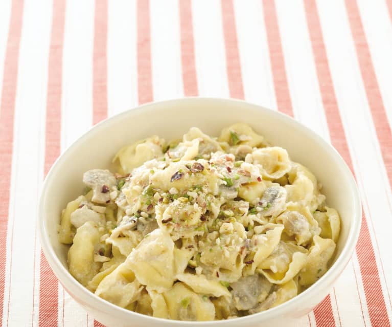 Tortellini ai funghi e frutta secca