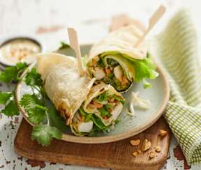 Miniwraps de poulet aux épices et cacahuètes
