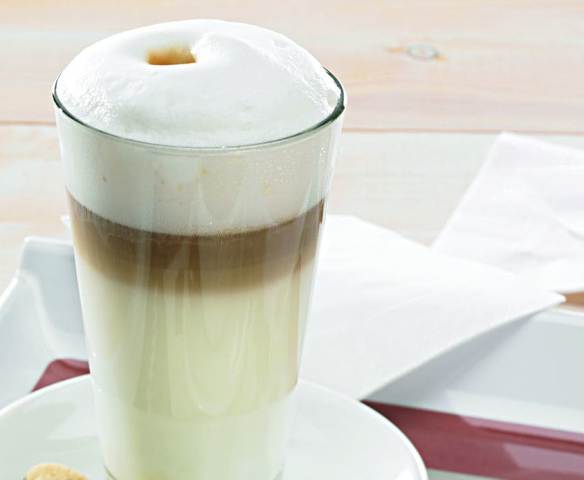 Spienione mleko do cappuccino, latte macchiato Spienione mleko do cappuccino, latte macchiato