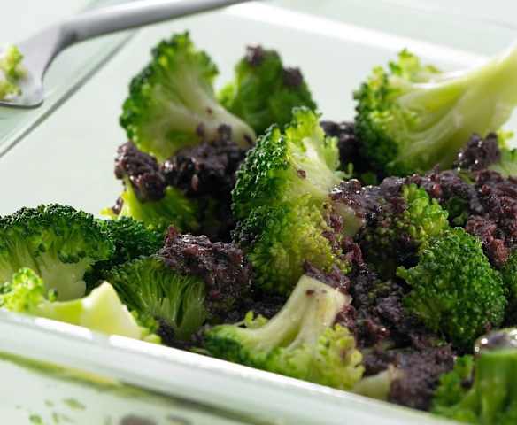 Brócoli con aceitunas negras