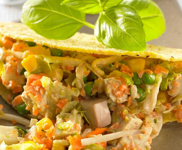 Ensalada de pollo, queso y tofu