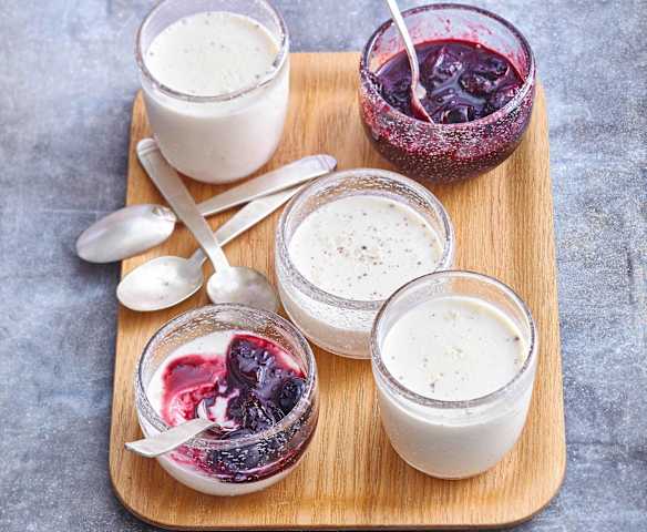 Pannacotta végétale, compote de cerises au miel d’acacia