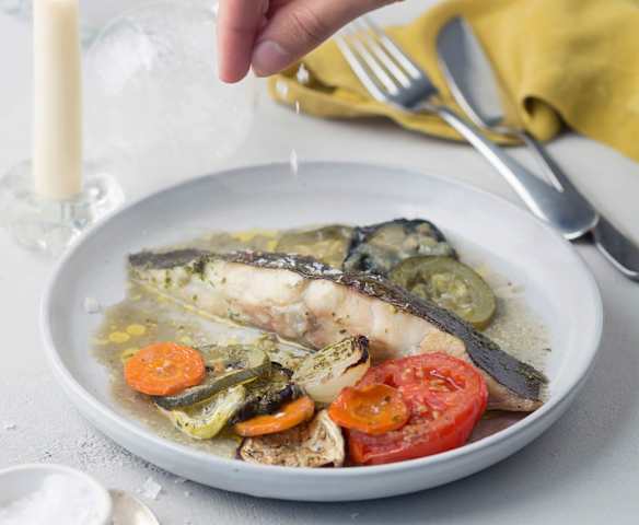 Rodaballo con verduras y mantequilla maître d'hotel