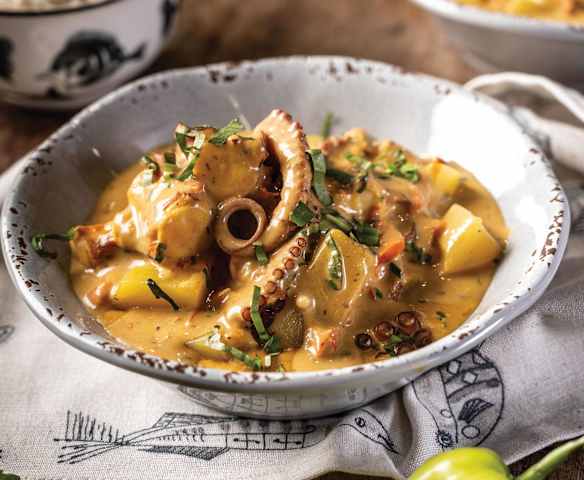 Pulpo con coco y curry