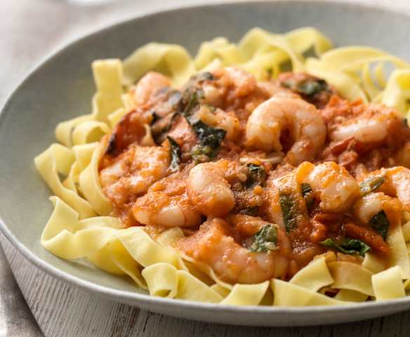 Marathon Fettucine with Charred Tomatoes and Prawns Marathon Fettucine with Charred Tomatoes and Prawns