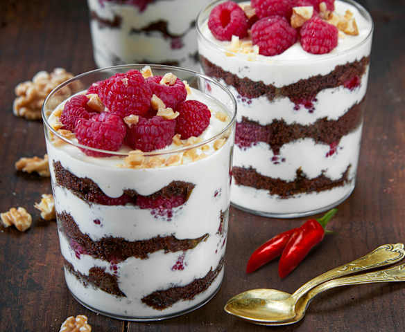 Tiramisú de chocolate picante y frambuesas