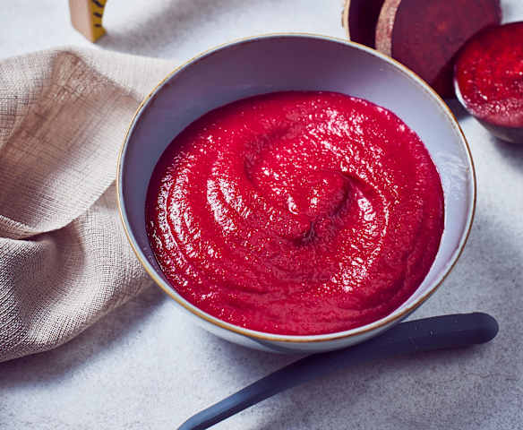 De eerste hap: Puree van Rode Biet en Aardappelen met Rundvlees