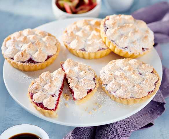 Rhabarber-Kokosmakronen Tartelettes Rhabarber-Kokosmakronen Tartelettes