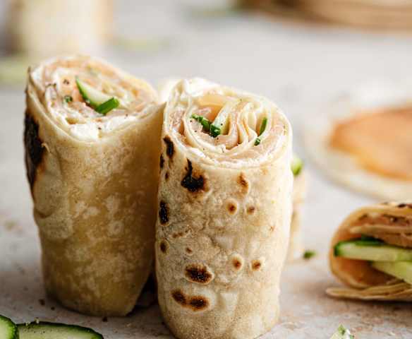 Wrap casero de pepino y salmón ahumado