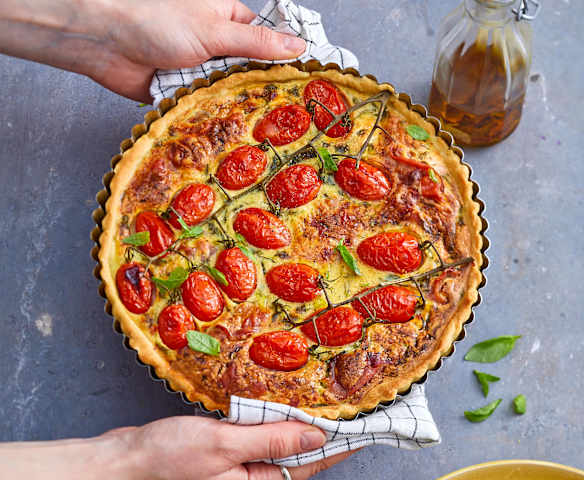 Quiche aux tomates cerise, jambon cru et chèvre frais