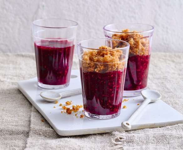 Verrines de compotée de fruits rouges biscuitée
